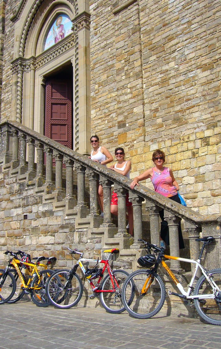 happy cyclists during a bike tour in Tuscany